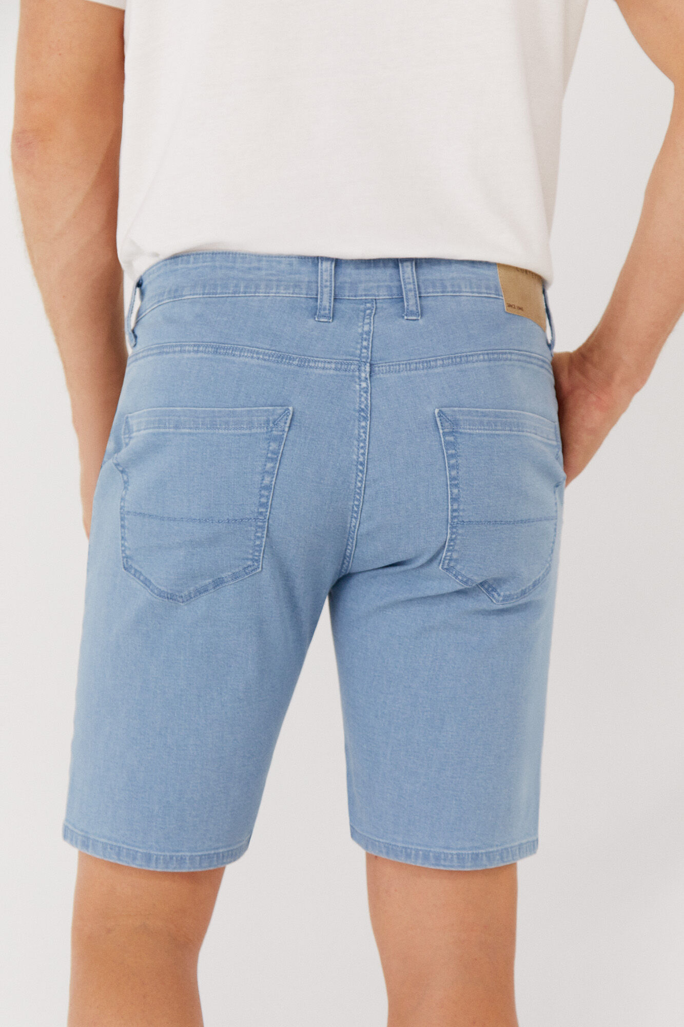 Super lightweight denim Bermuda shorts