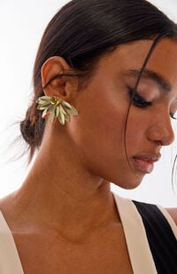 Lola Casademunt Brinco leque