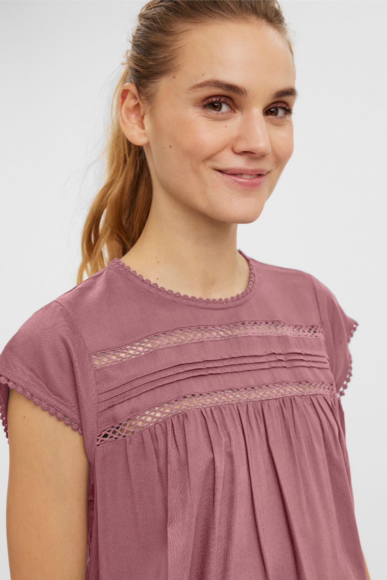 Vero Moda Top de manga corta con detalle de encaje