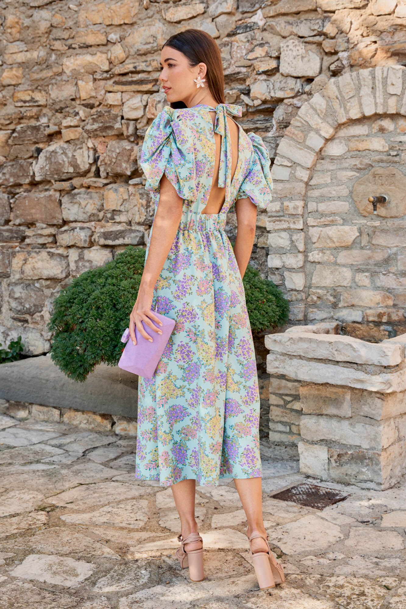 Vestido midi sales colar de flor