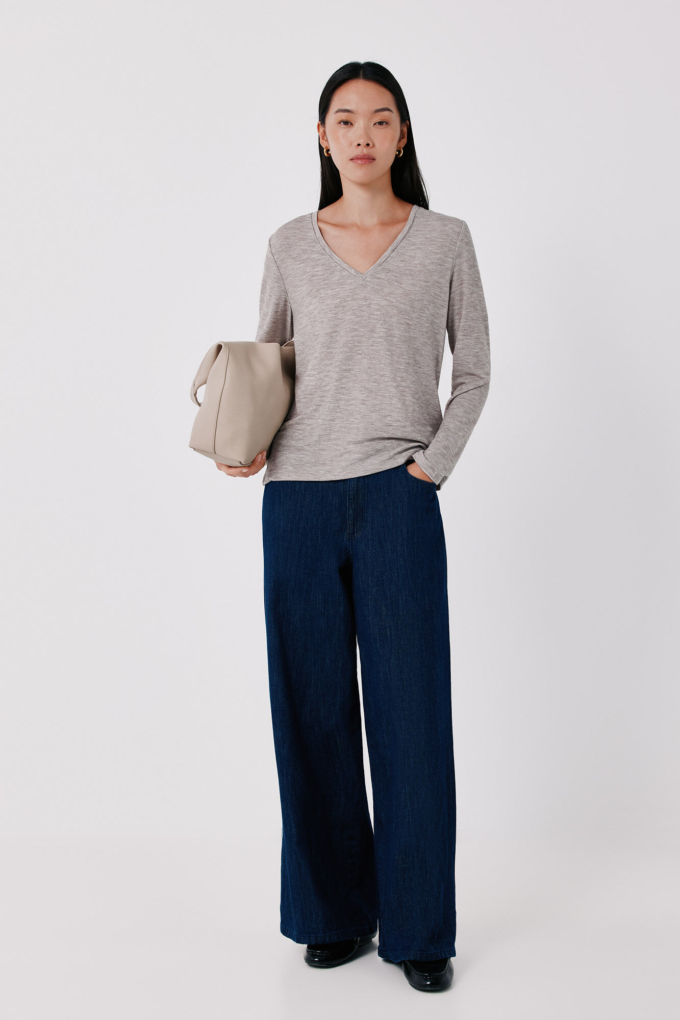 Cortefiel V-neck basic T-shirt