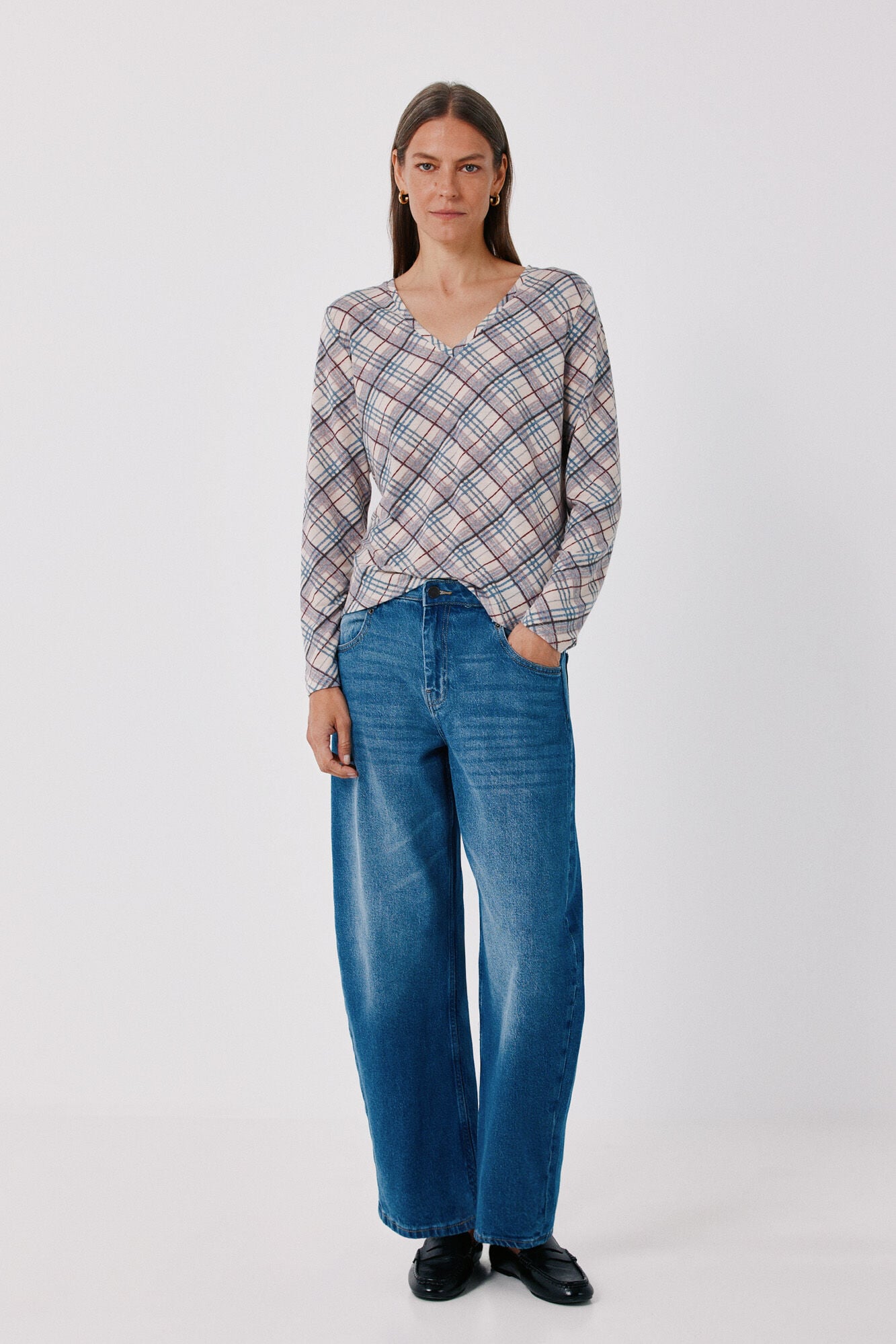 Cortefiel V-neck basic T-shirt