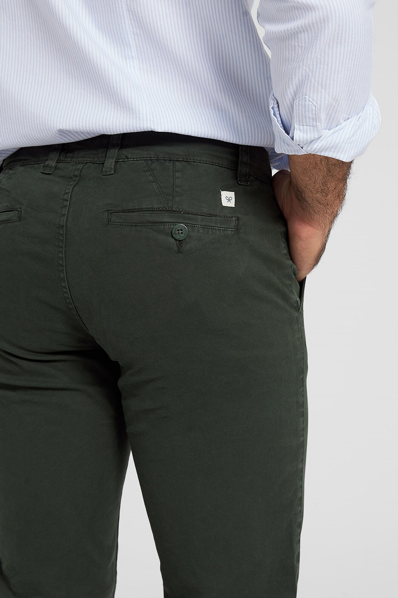Pantalon sport chino casual verde botella Pantalones de hombre Cortefiel