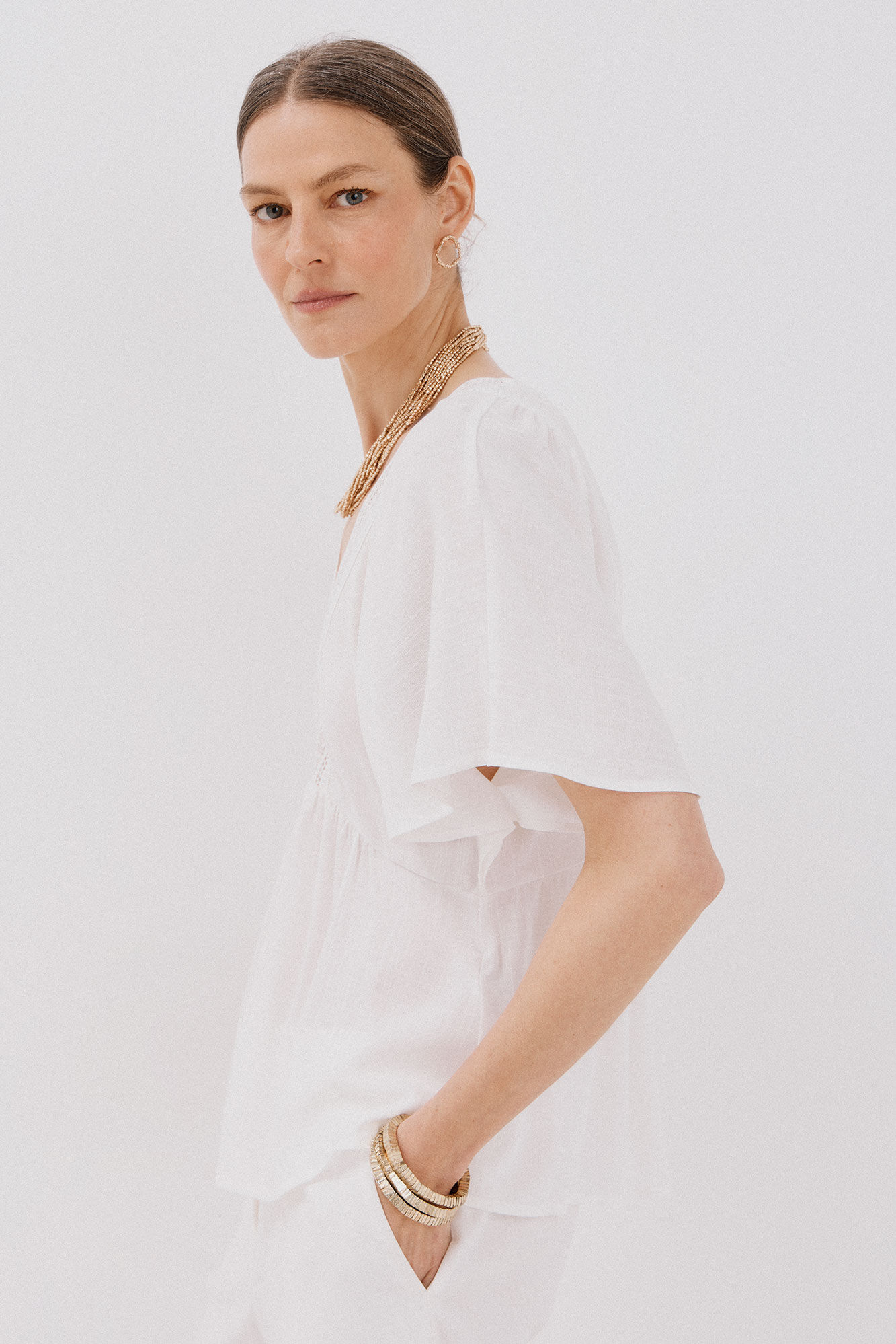 Cortefiel decote com bico em V