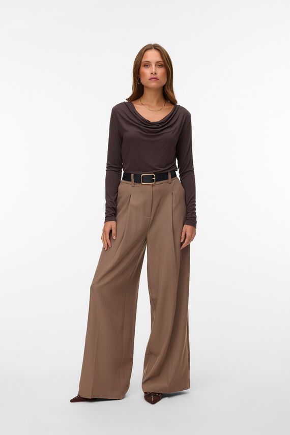 Top con cuello desbocado