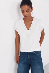 Cortefiel Camiseta de tecido texturizado com detalhes.