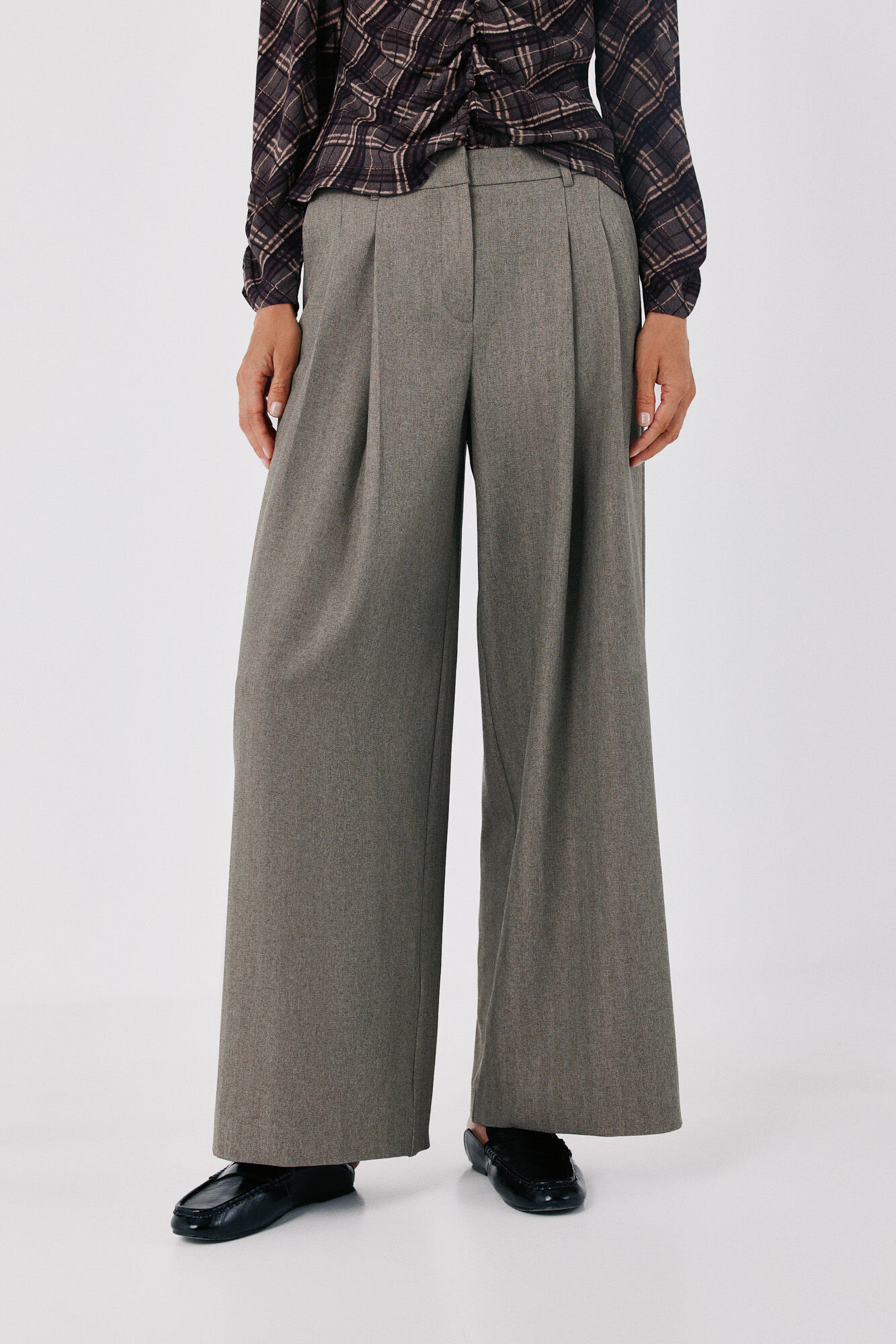 Cortefiel Cal&ccedil;a de pregas de mulher