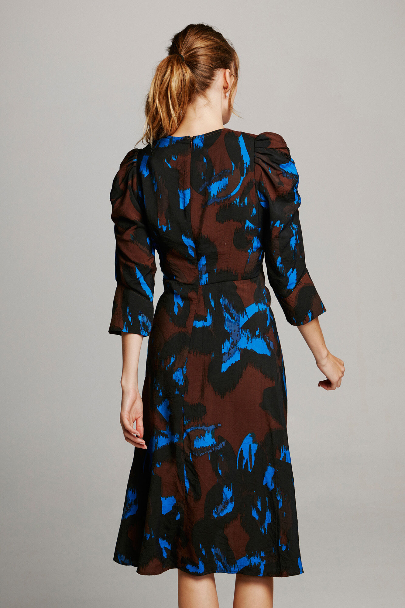 Vestido midi de manga larga Vestidos y monos de mujer Cortefiel