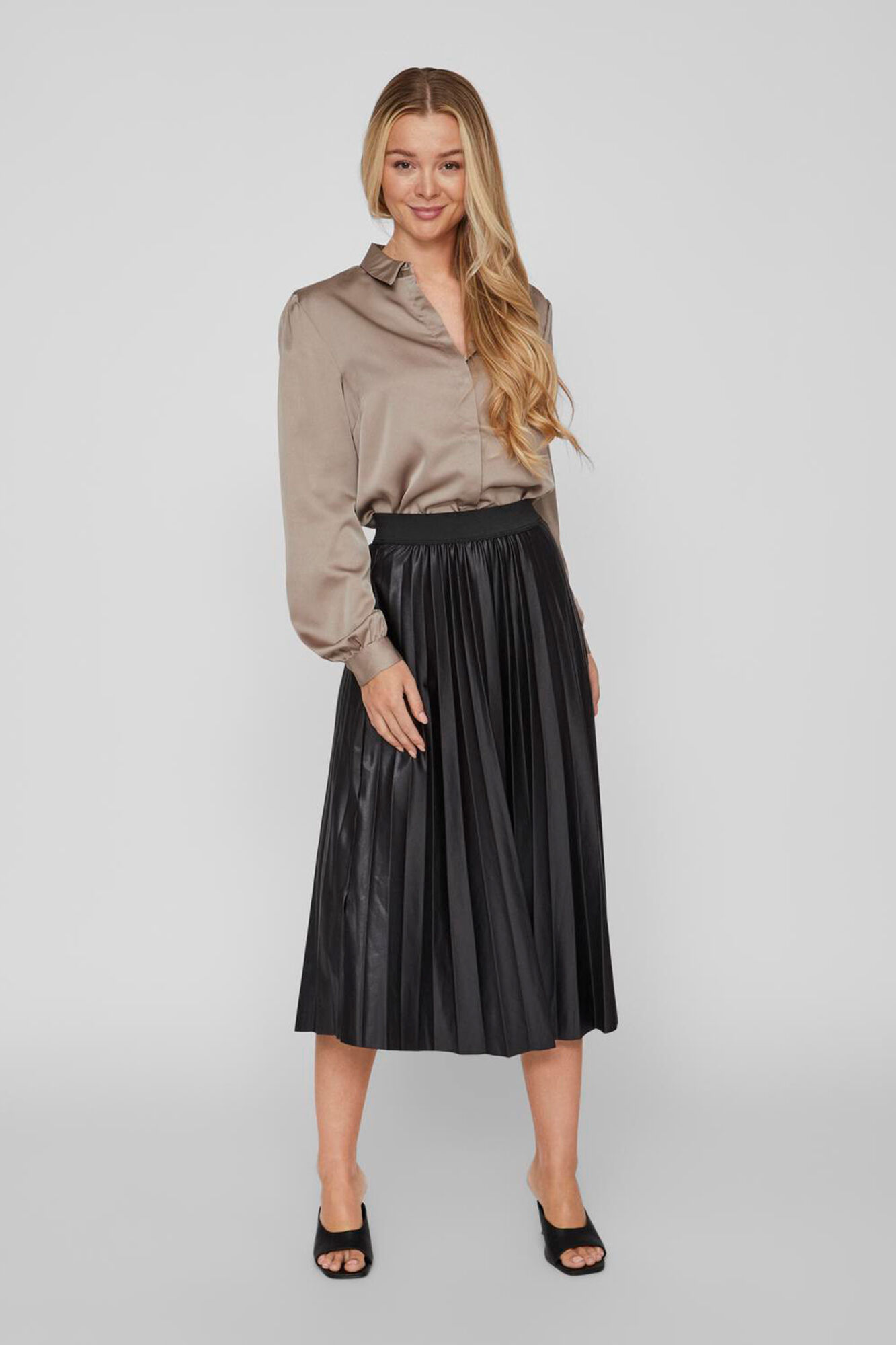 Pleated satin midi skirt Women s skirts Cortefiel