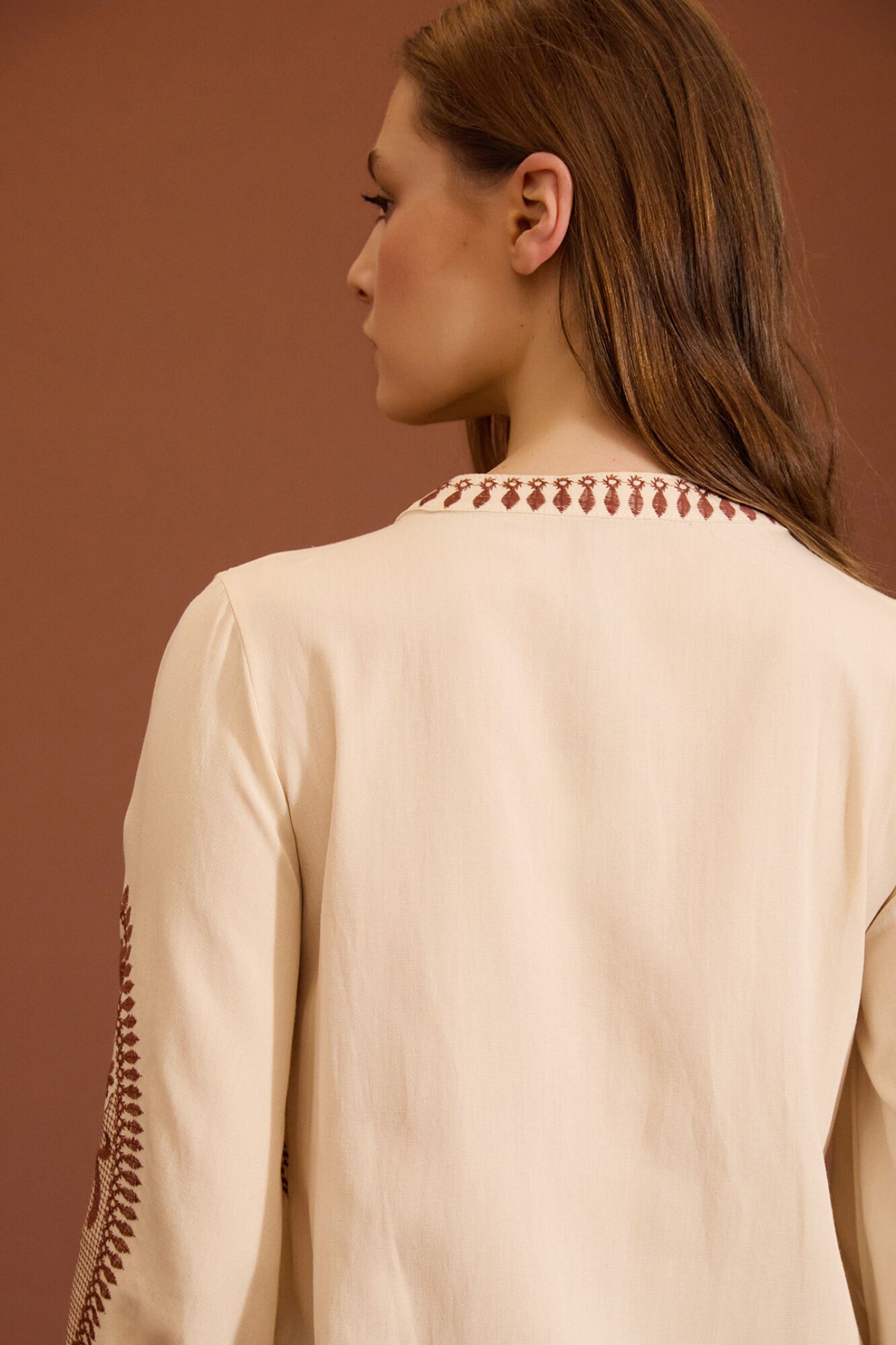 Meisie Blusa bordada com folhos