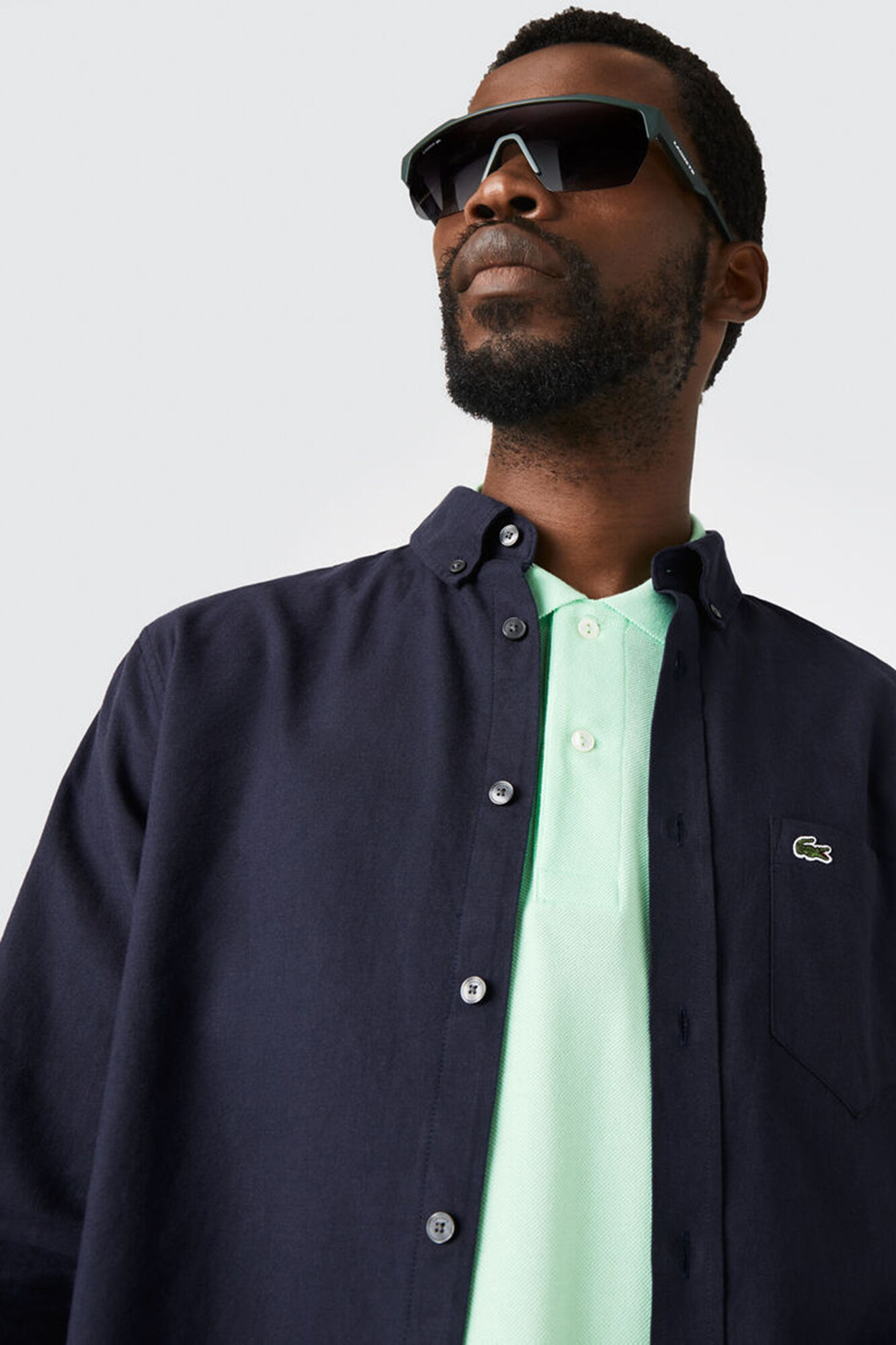 Camisa oscura con cuello abotonado Camisas de hombre Cortefiel