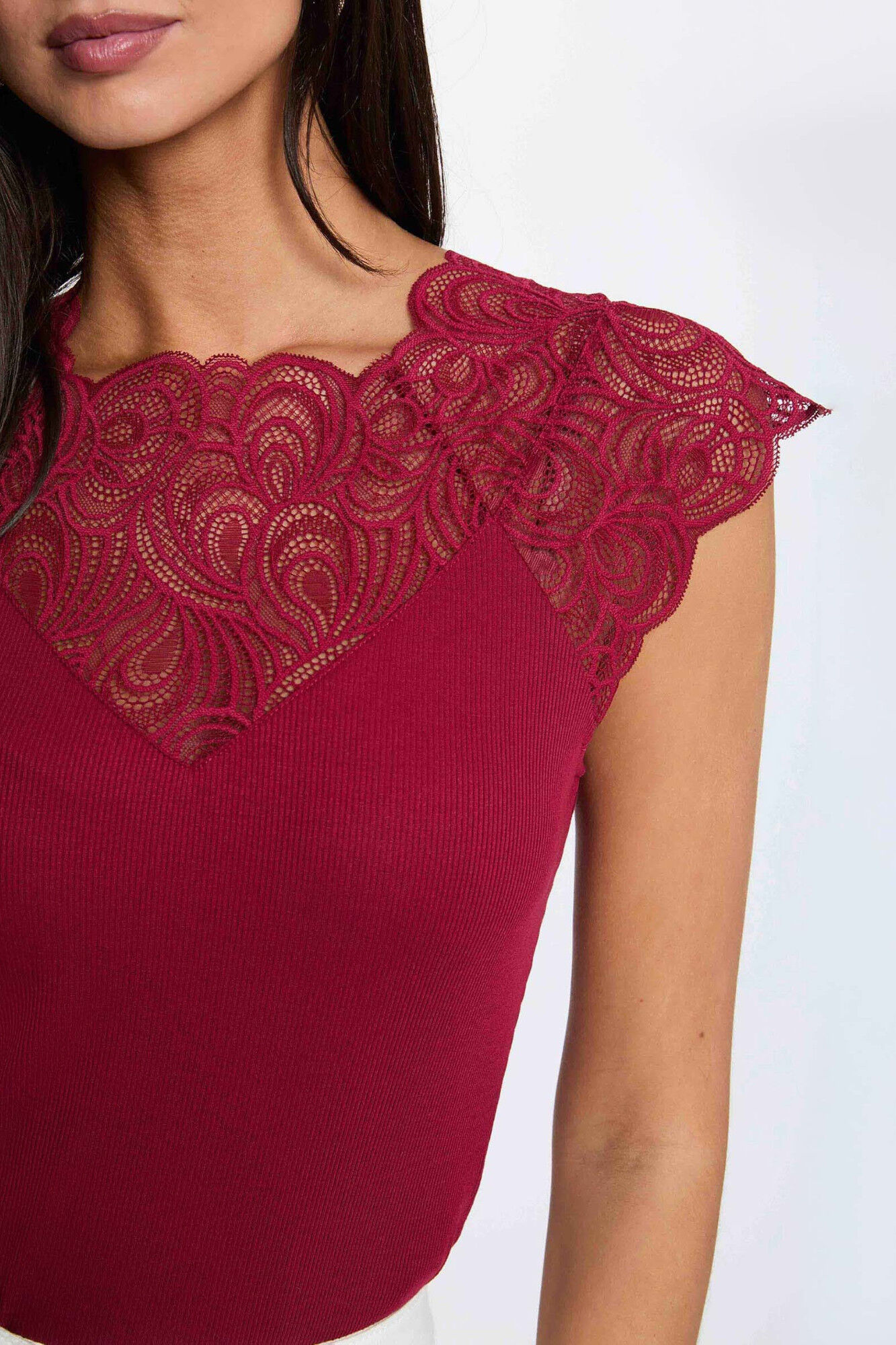 Morgan Top de renda com gola redonda