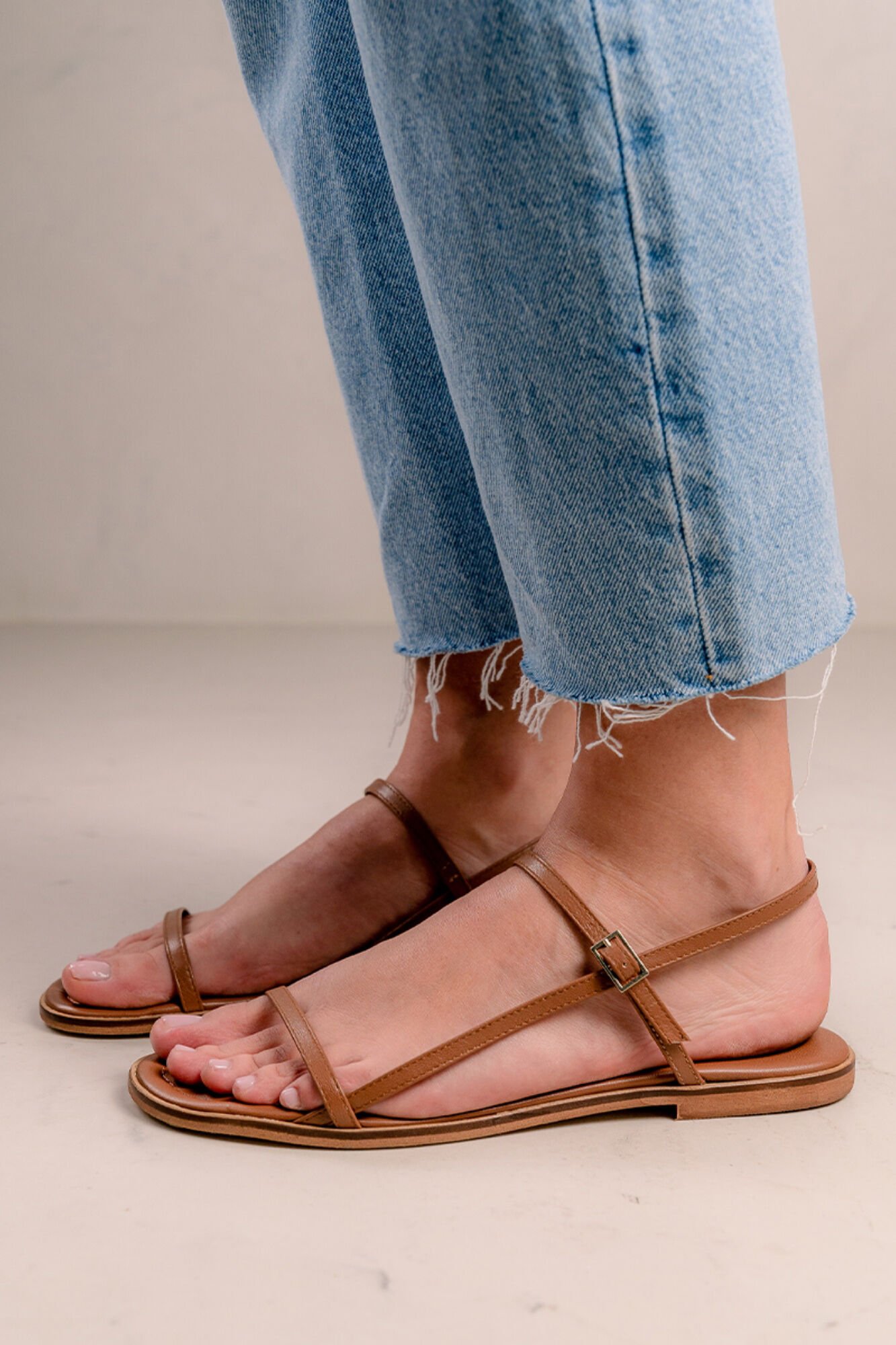 Bryan Stepwise Sand&aacute;lia em pele