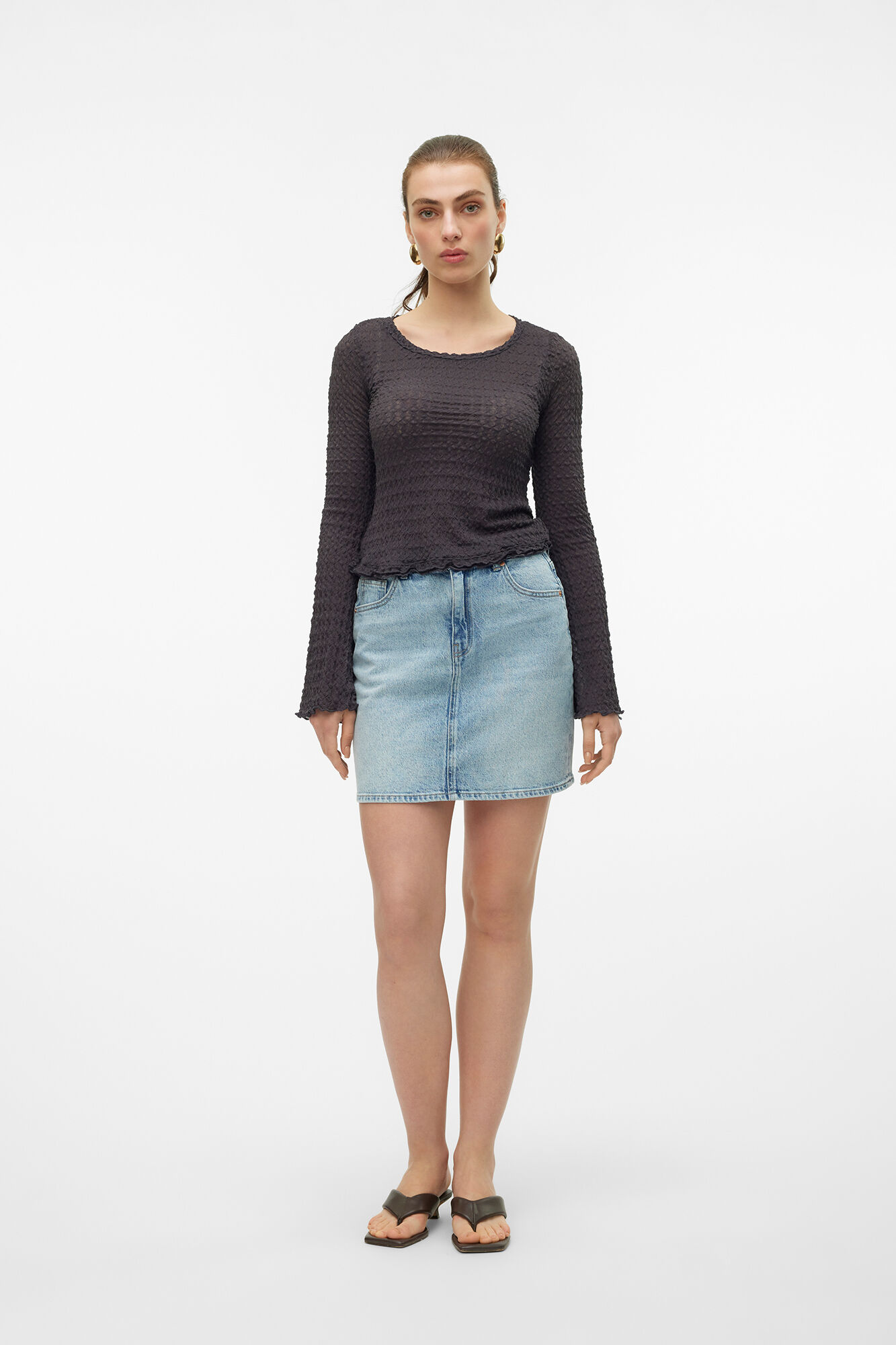 Vero Moda Saia denim curta de corte alta