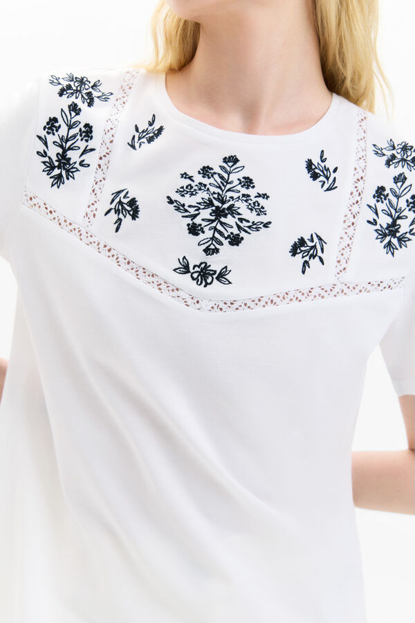 Cortefiel T-shirt with embroidered and hemstitches White