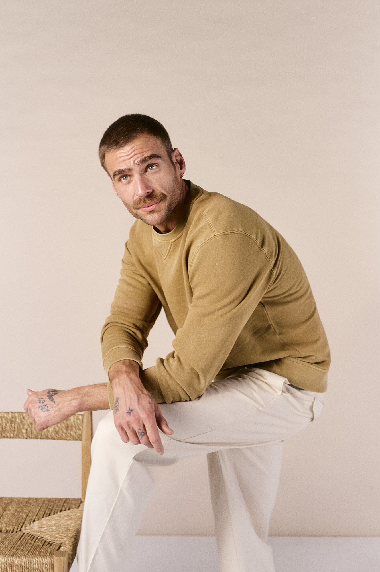 OOTO Sudadera b&aacute;sica lavada cuello redondo