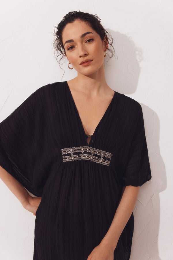 Cortefiel Caftan curto amplo bordado Preto