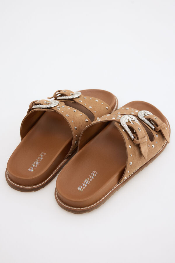 Slowlove Sandalia piel tachuelas Marr&oacute;n
