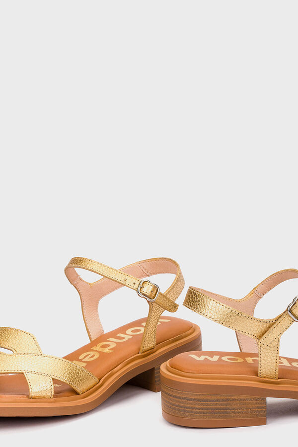 Wonders Sand&aacute;lia Janet 10 Dourado