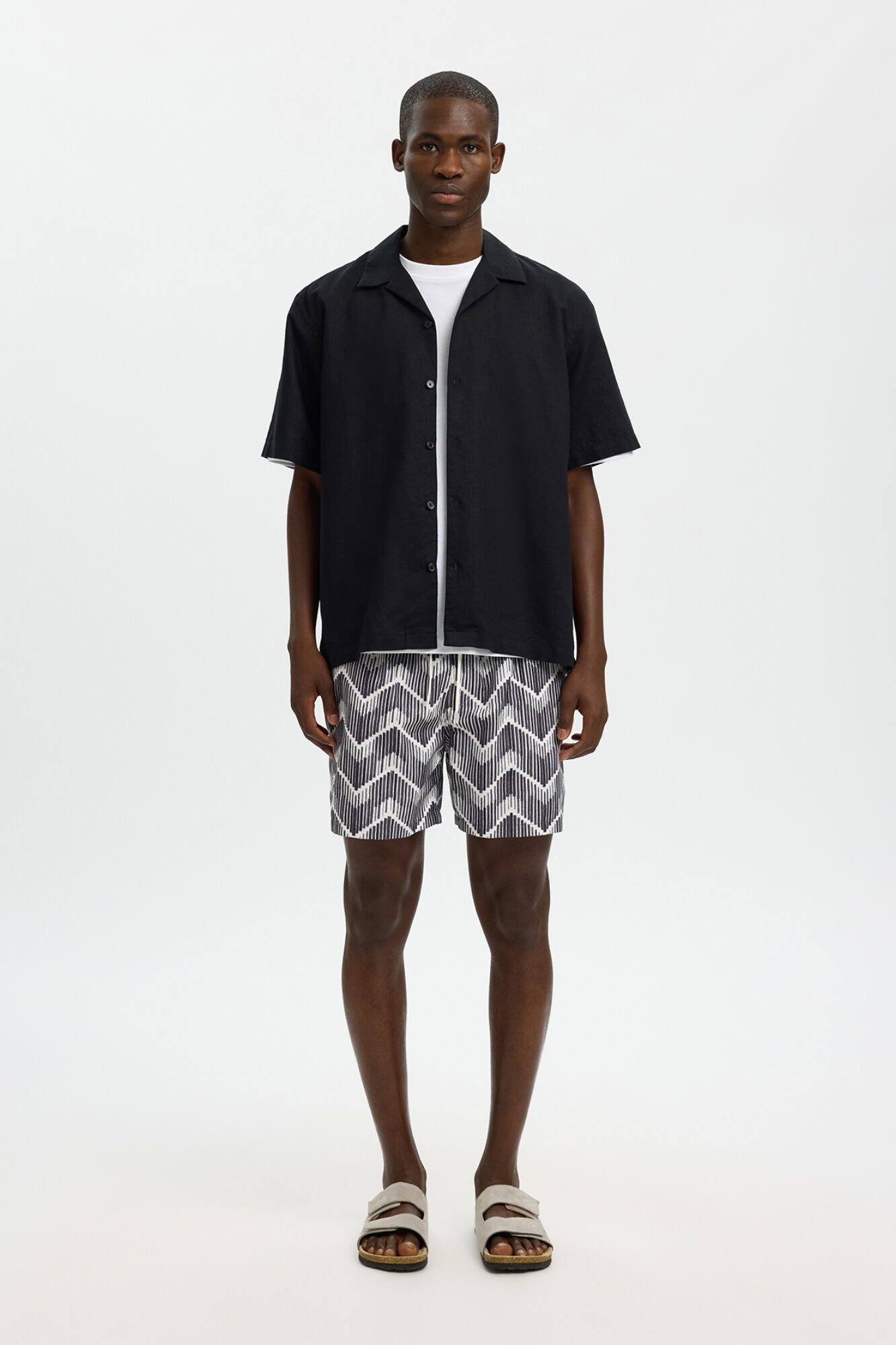 Selected Ba&ntilde;ador tipo bermuda