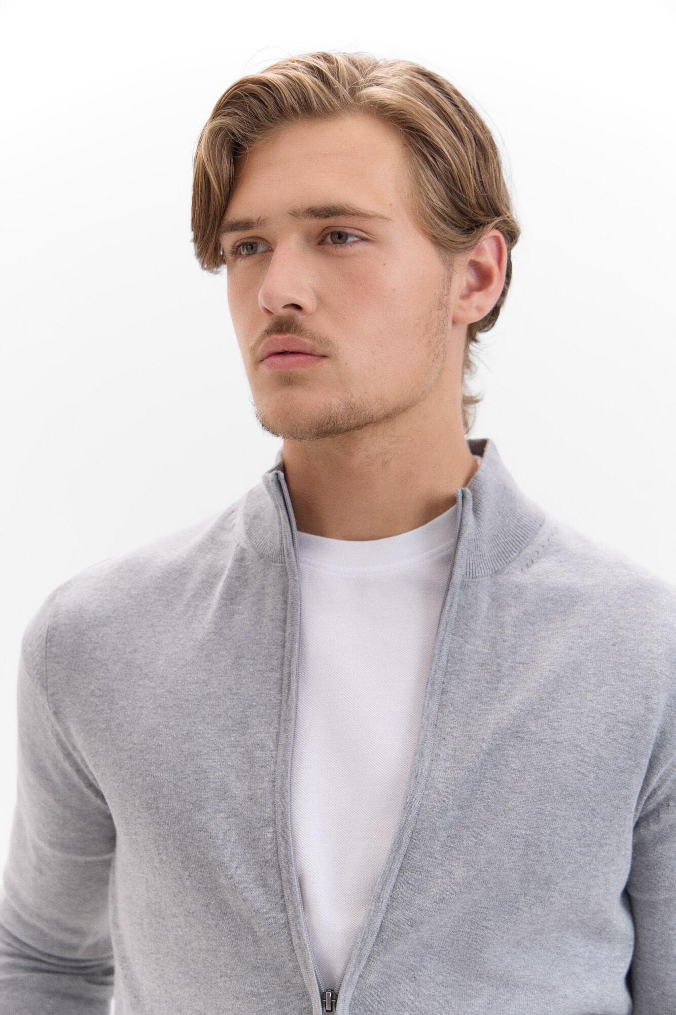 Fine knit cotton zip up cardigan Men s jumpers and cardigans Cortefiel