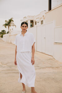 Selected Femme Saia Midi de linho. Corte Regular Fit.