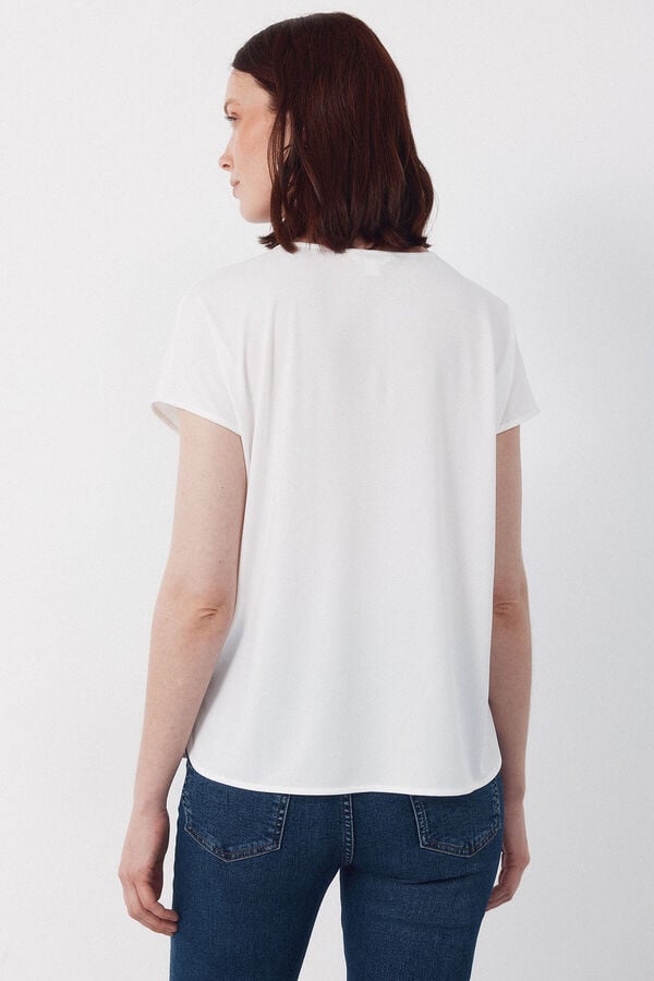 Cortefiel V- buttons neckline v White