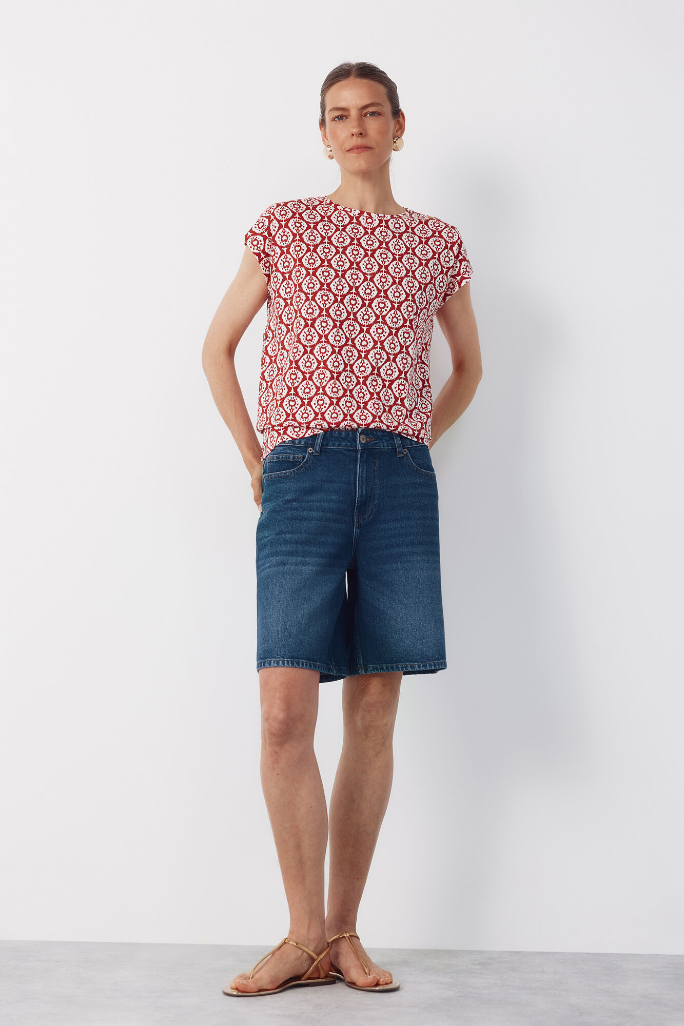 Cortefiel Basic t-shirt with gold buttons