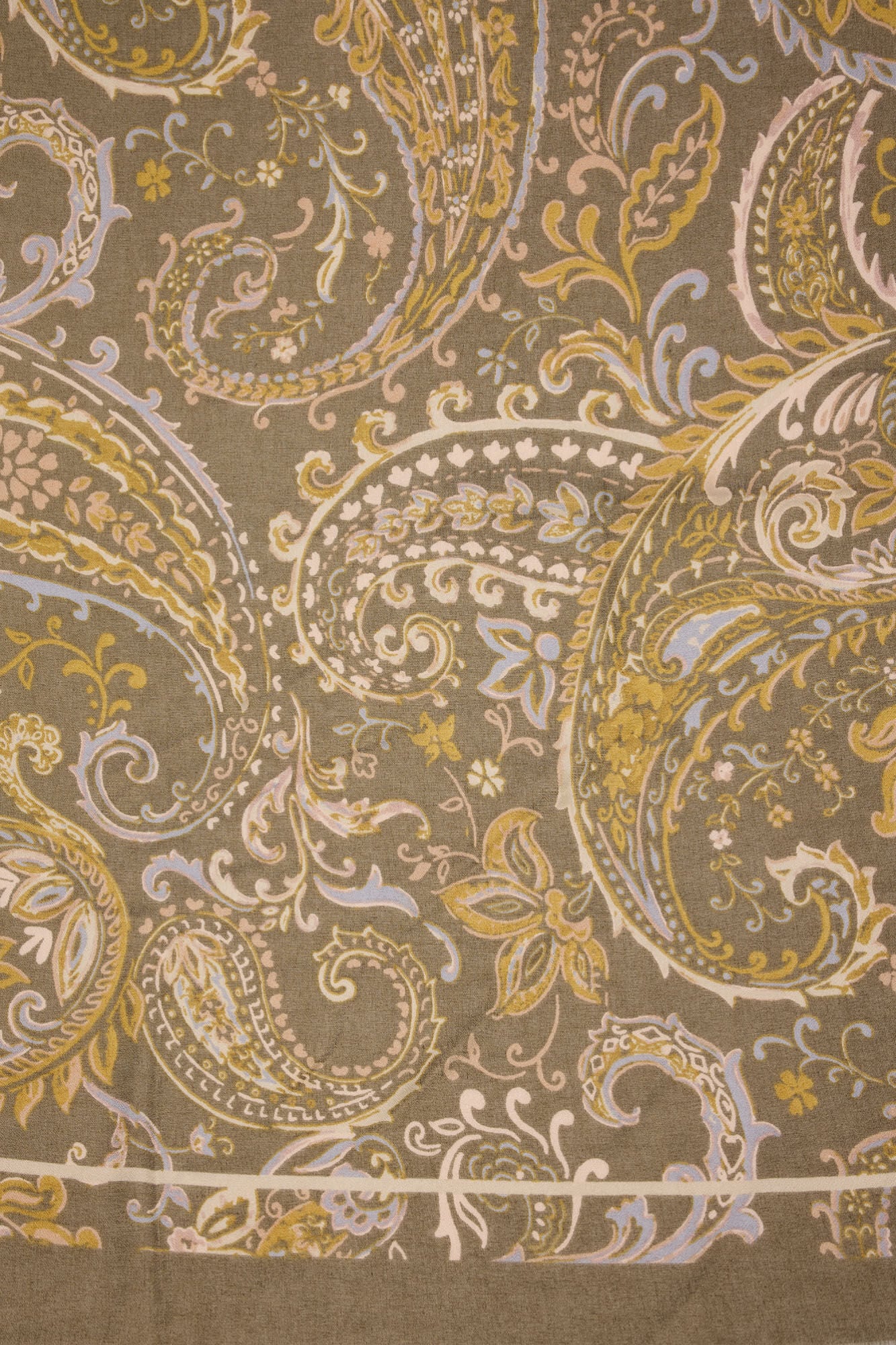 Cortefiel Len&ccedil;o quadrado paisley