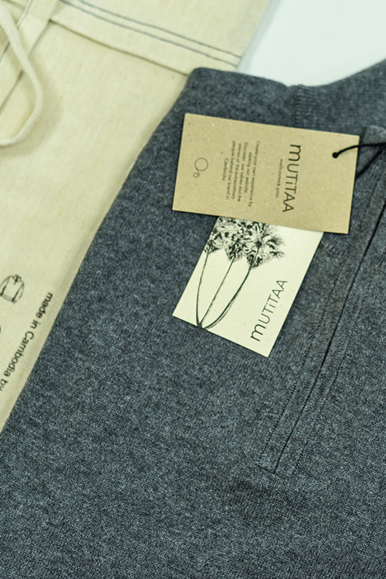 Mutitaa Camisola Chen com gola na fecho-&eacute;clair