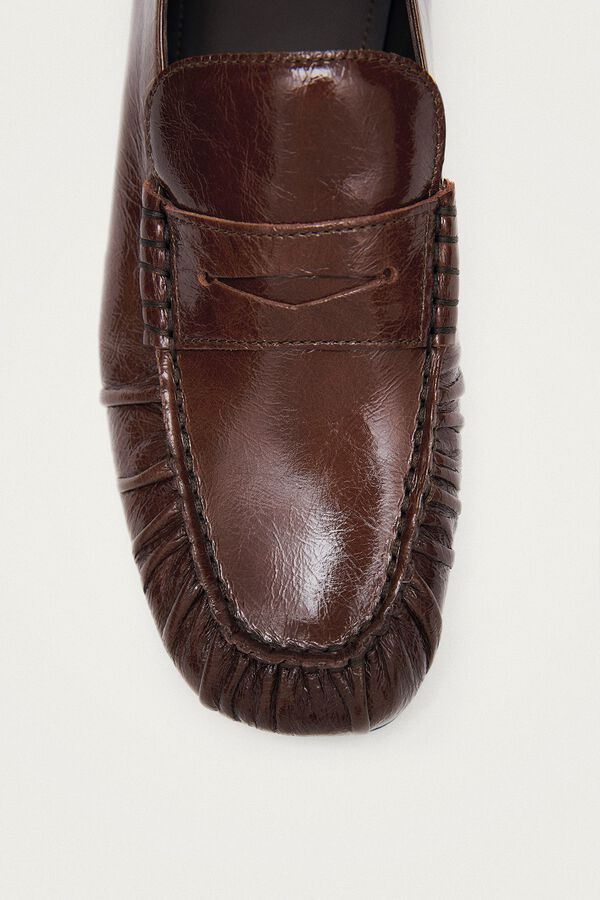 Alohas Mocassins em couro Aven Patent Castanho