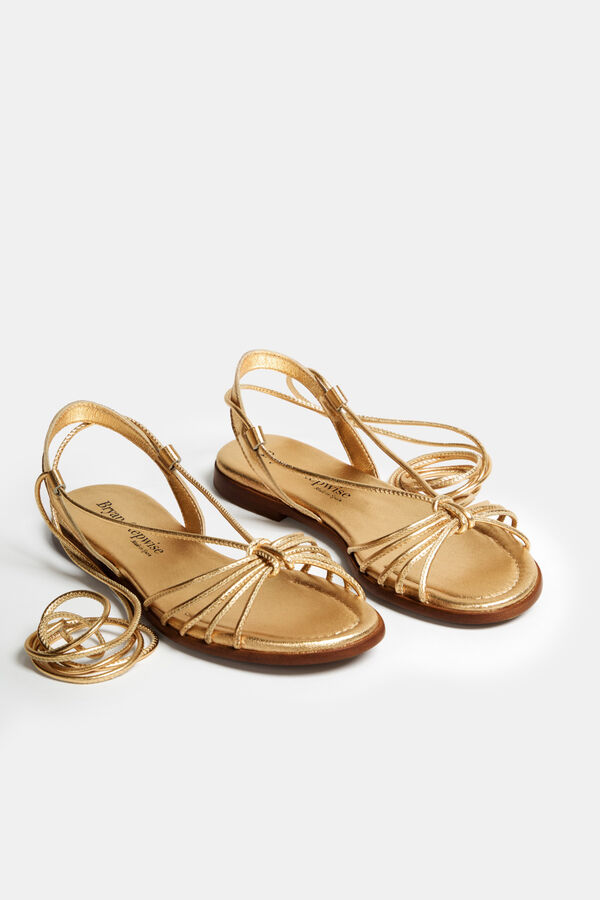 Bryan Stepwise Sand&aacute;lia rasa em pele Dourado