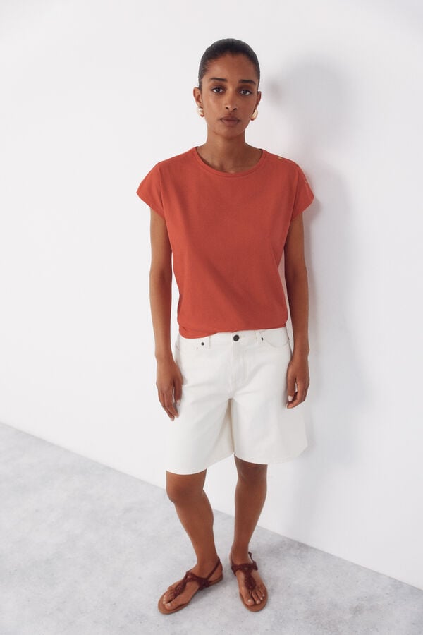 Cortefiel Basic t-shirt with gold buttons Coral