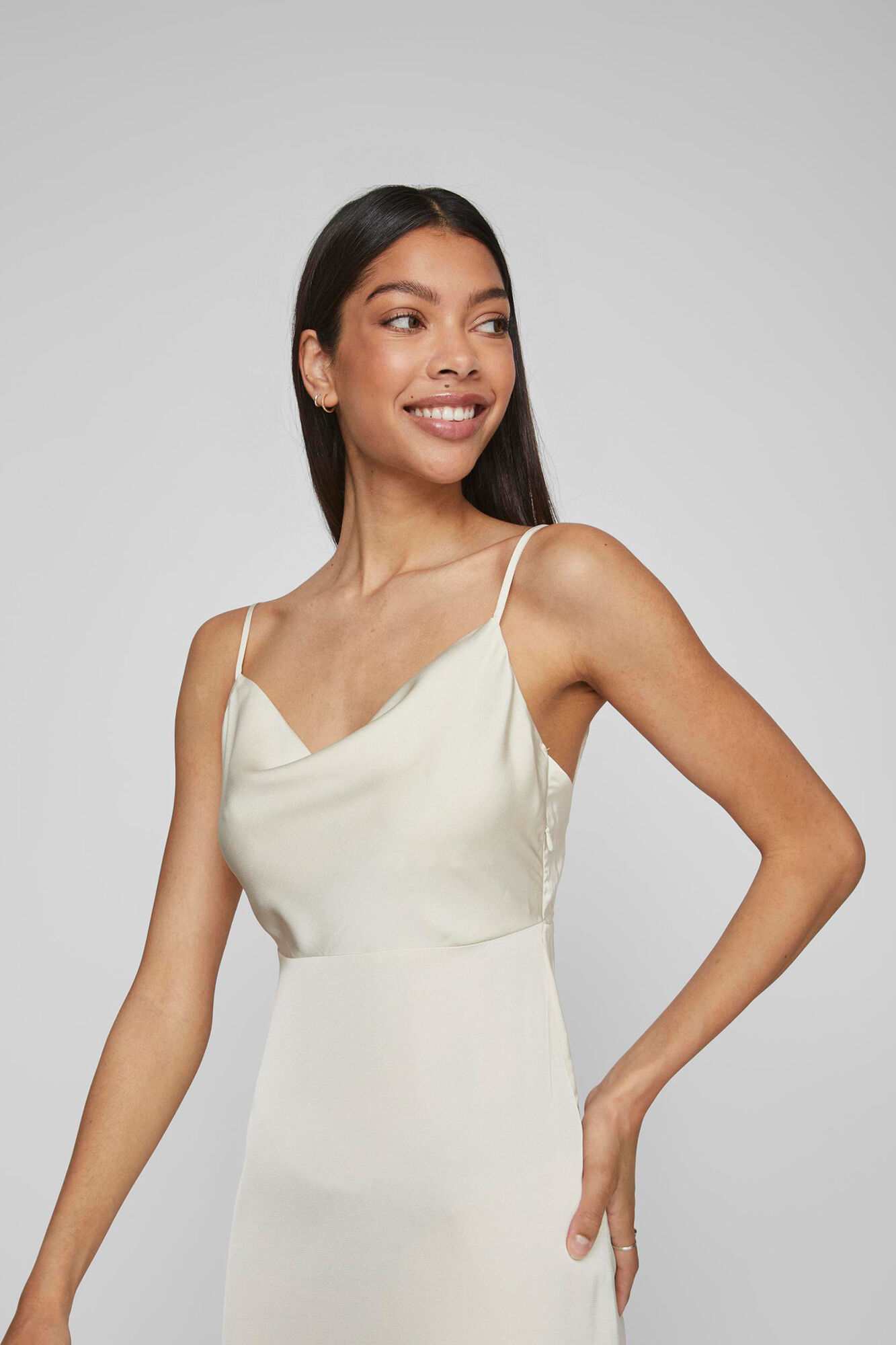 Vila Vestido comprido acetinado com decote drapeado