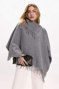 Vila Poncho com franjas