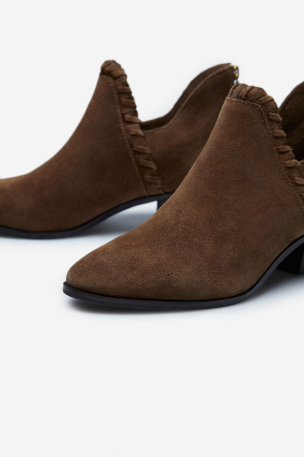Cortefiel Woven split leather low ankle boot Beige