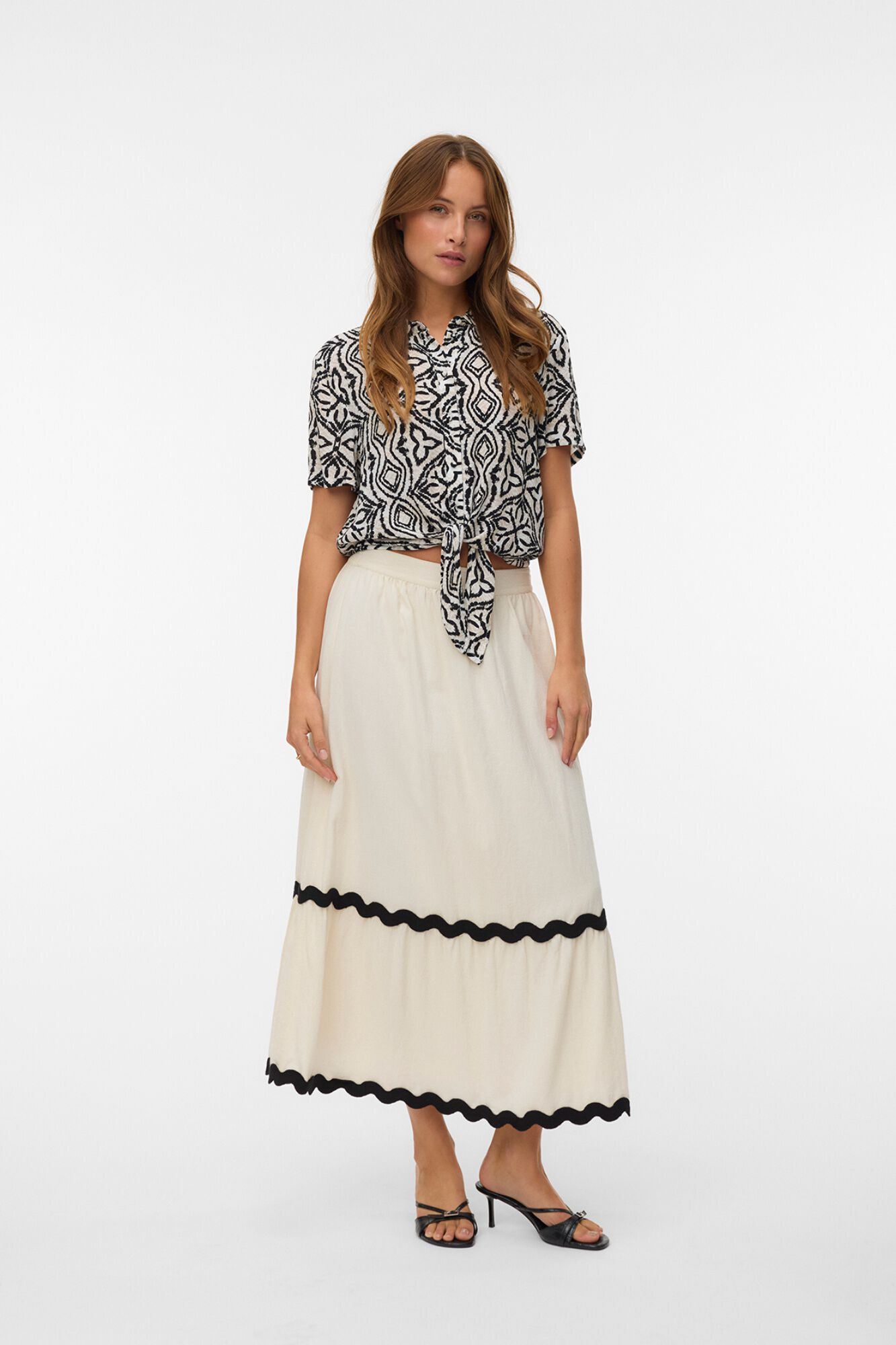 Vero Moda Falda larga detalles bordados