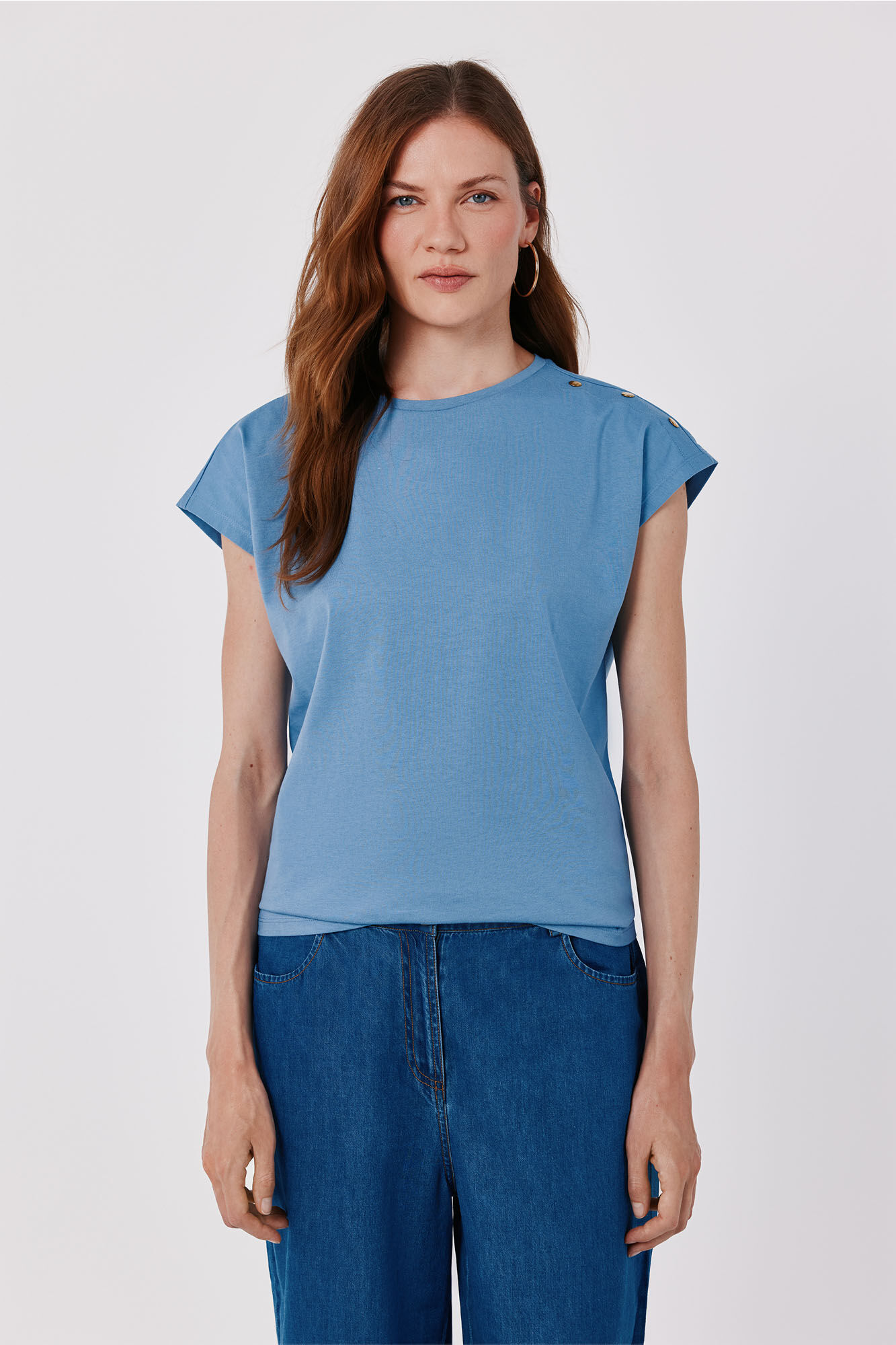 Cortefiel Basic t-shirt with gold buttons
