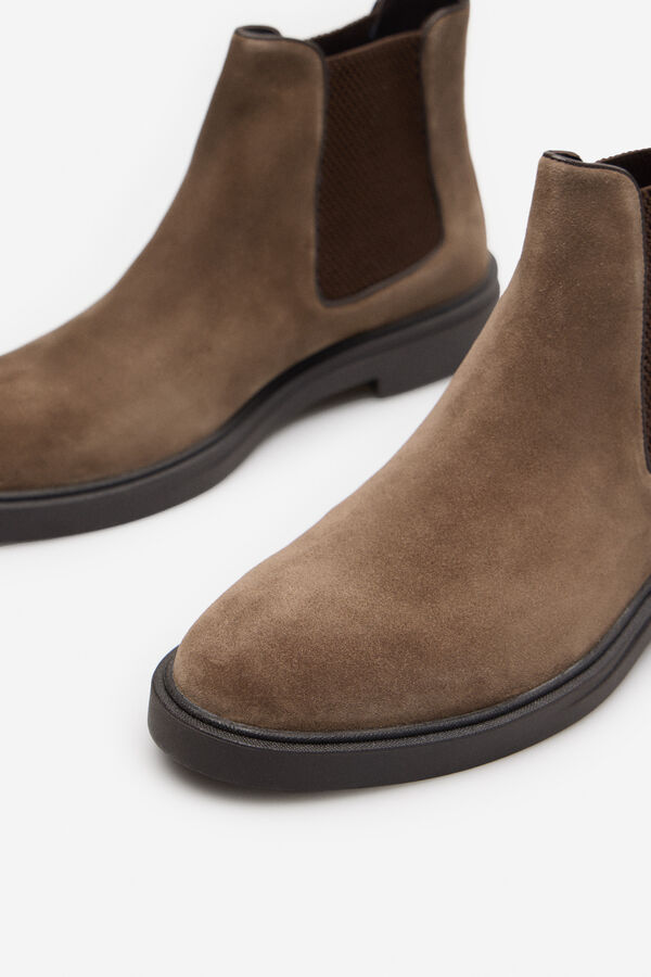 Cortefiel leather boot with side elastic bands Nude