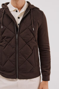 Cortefiel <br>-Regular fit<br>-Tejido felpa combinado con tejido técnico <br>-cierre frontal con cremallera, capucha y bolsillos laterales<br>-Al comprar nuestros productos de algodón estás apoyando nuestra inversión en la iniciativa Better Cotton. Este producto