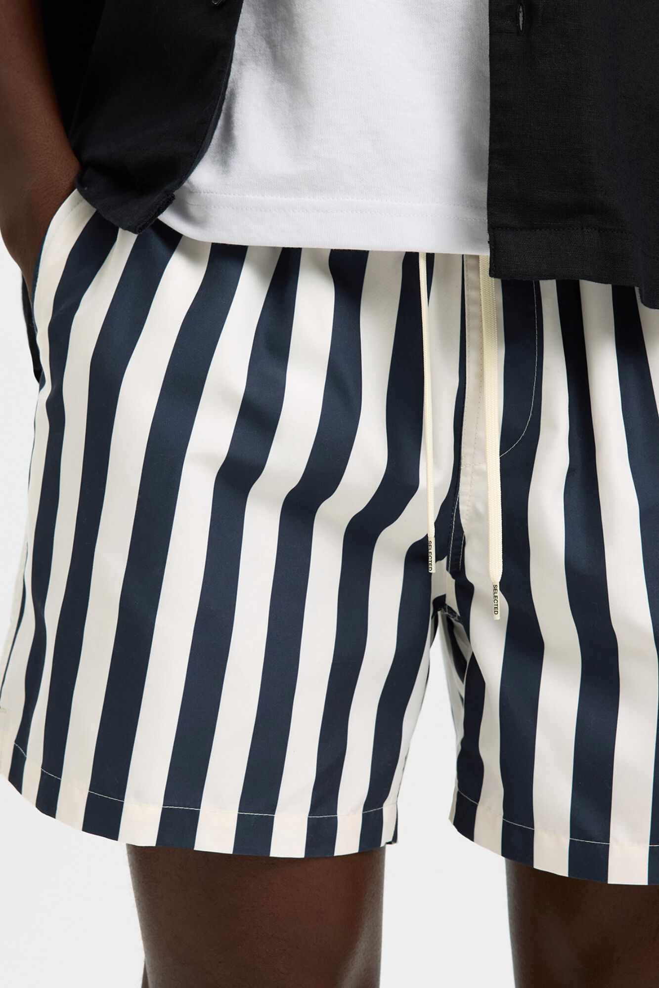 Selected Ba&ntilde;ador tipo bermuda