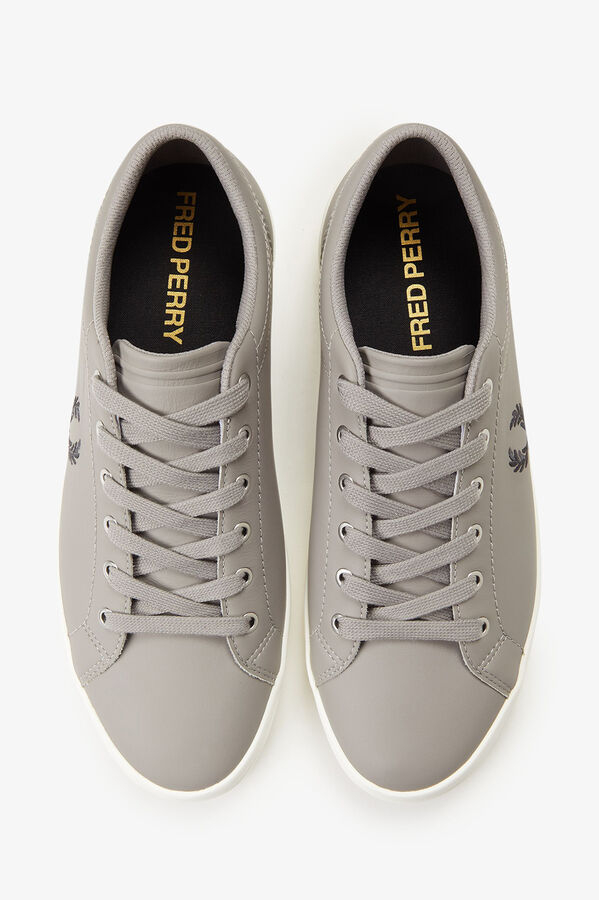 Fred Perry Chinelos Baseline em couro Cinzento