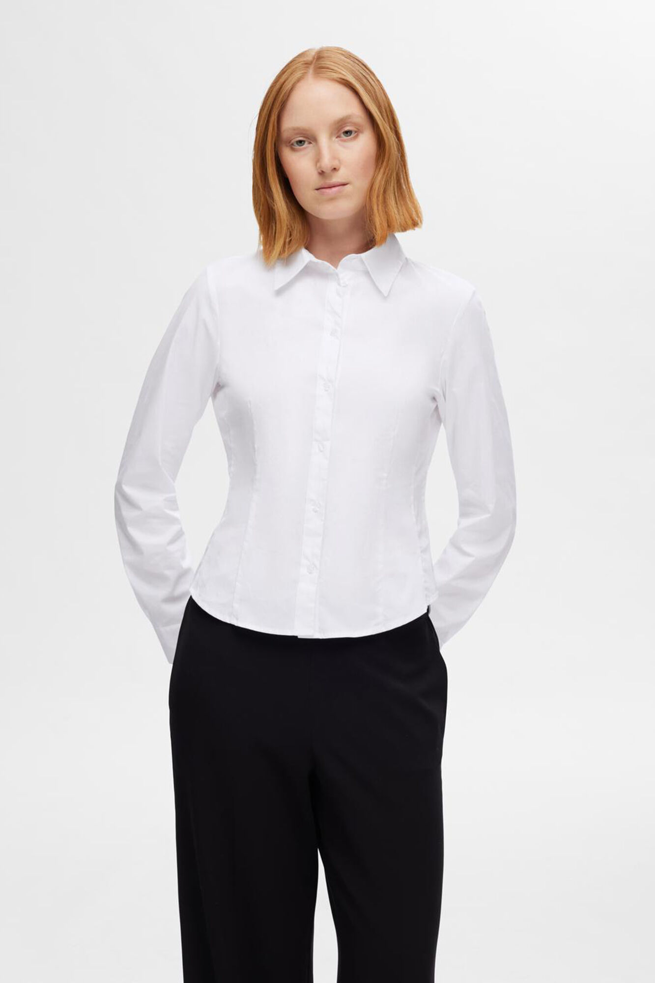Camisa de manga larga Slim Fit confeccionada con algodon organico. Blusas de mujer Cortefiel