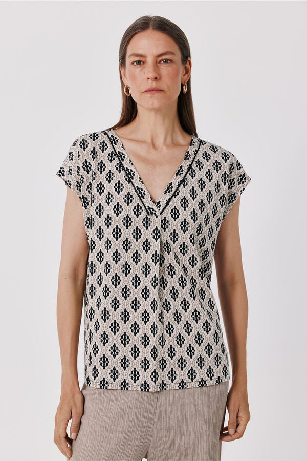 Cortefiel Camiseta pico con detalle puntilla Estampado gris
