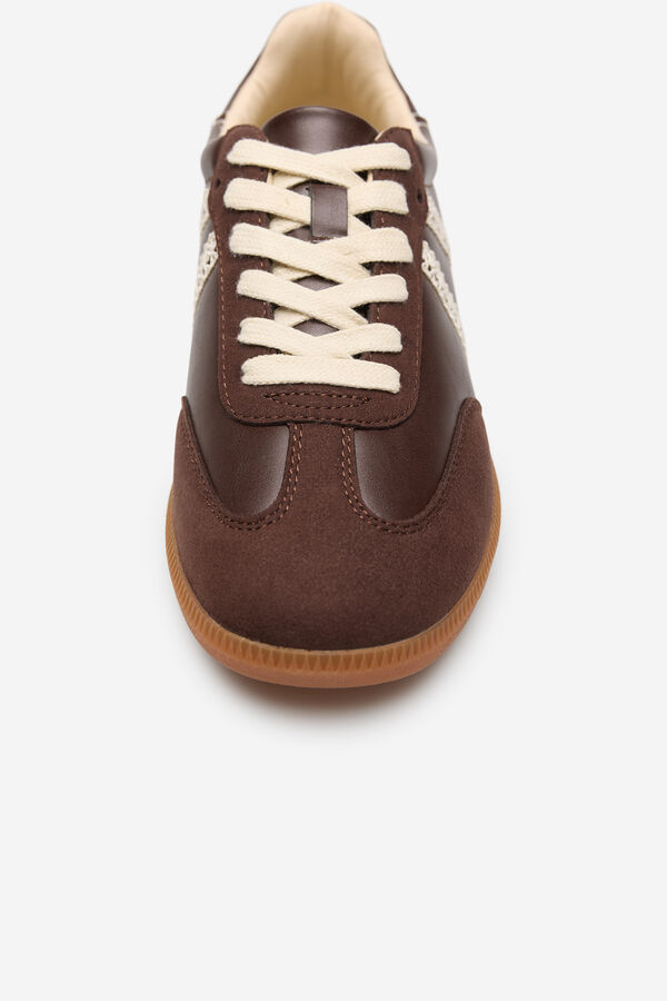 Cortefiel Zapatilla plana detalle crochet Marr&oacute;n oscuro