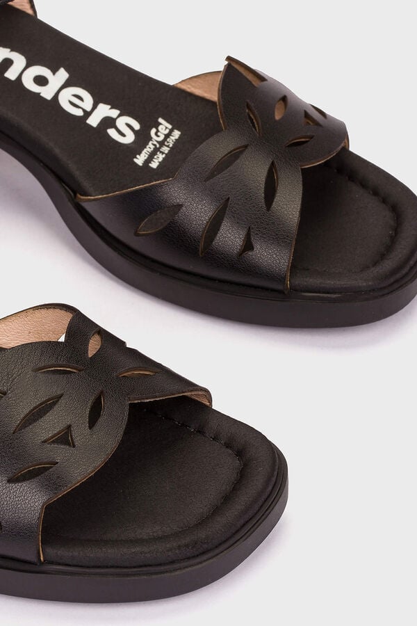 Wonders Sand&aacute;lias Moai01 Preto