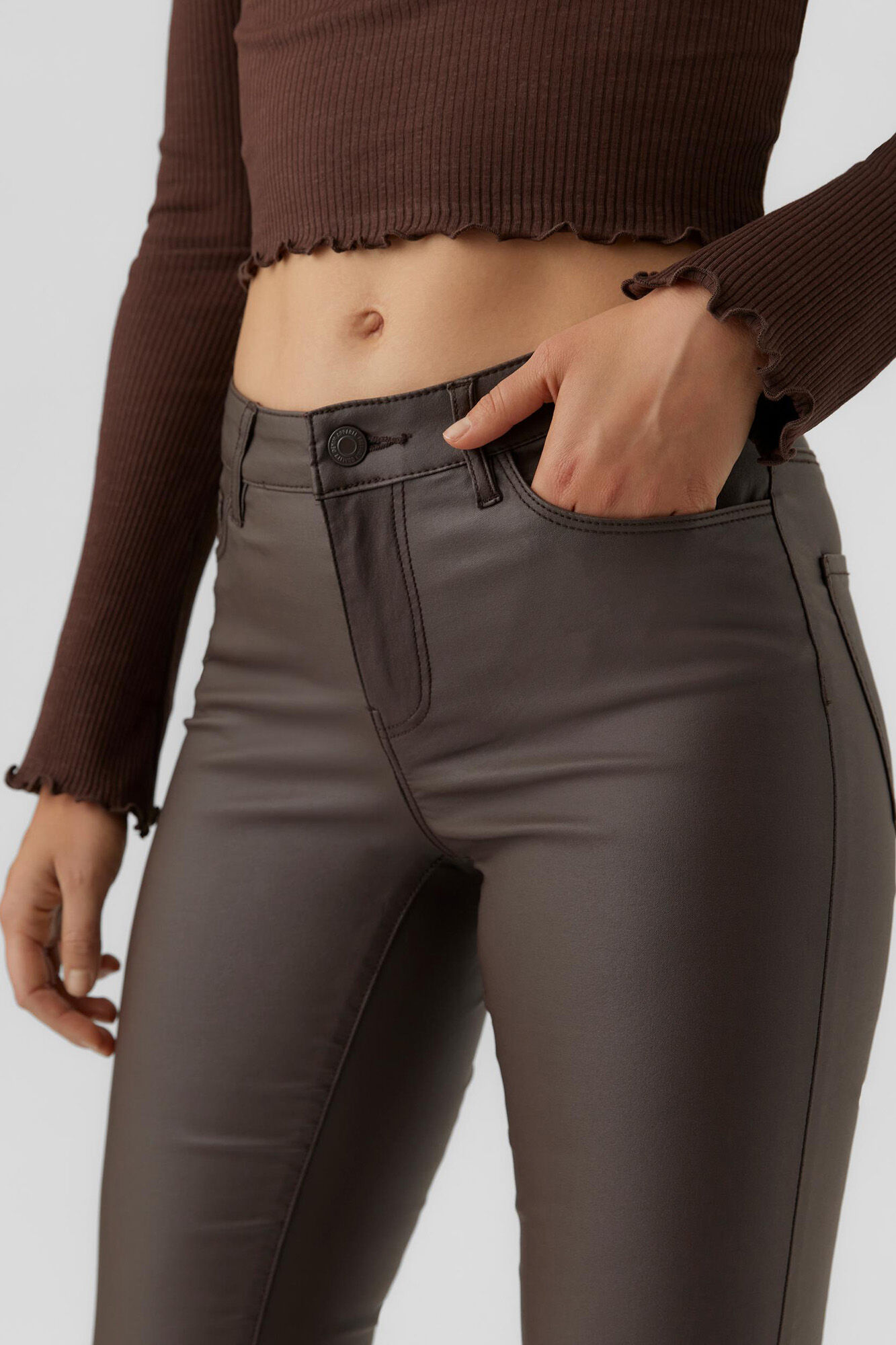 Pantalon efecto encerado clearance