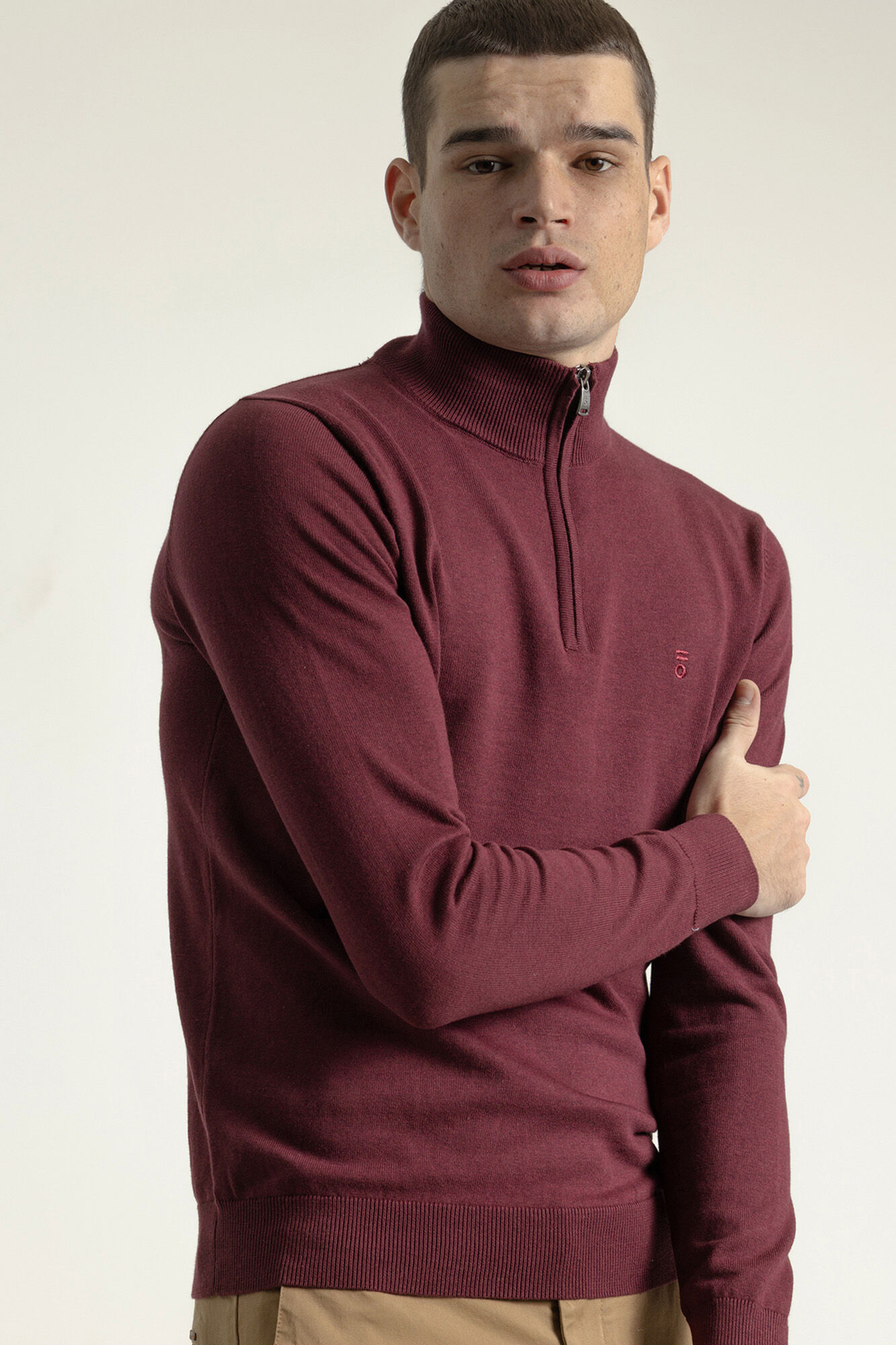 PuroEGO Su&eacute;ter com fecho-&eacute;clair e gola falsa