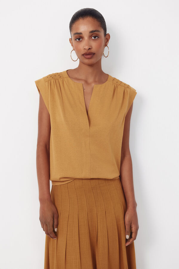 Cortefiel Embroidered back yoke t-shirt Gold