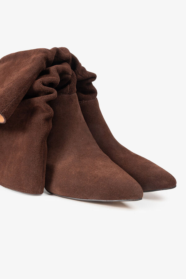 Popa Botas feminina de camurça Nirvana Castanho